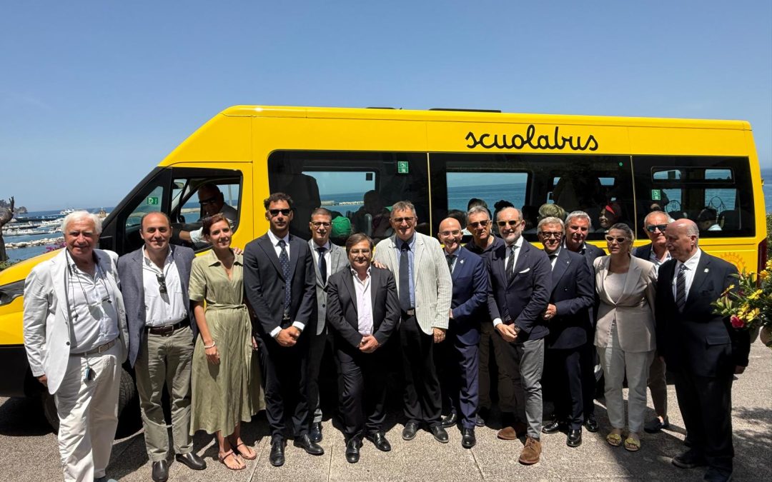 UN NUOVO SCUOLABUS PER I BAMBINI DI CASAMICCIOLA